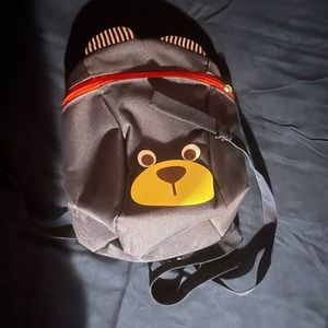 Toddler backpack with safety leash